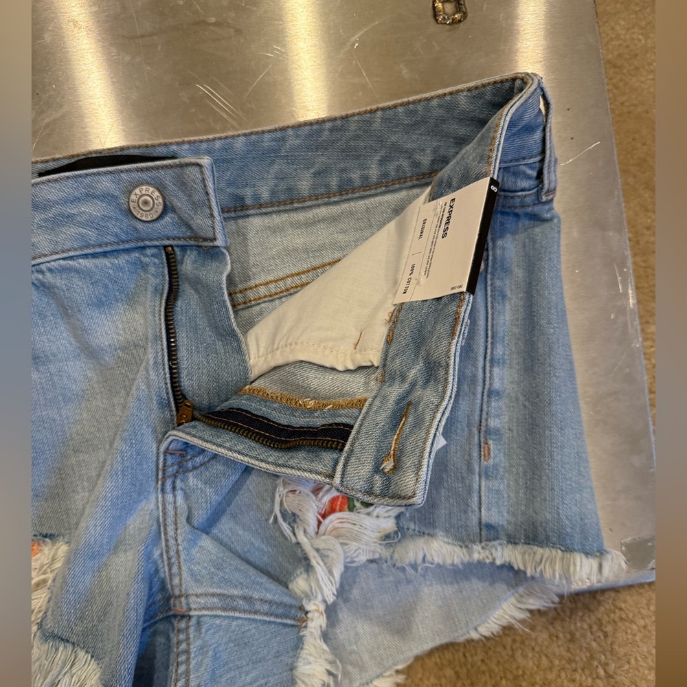 Vintage Y2K Express Destroyed Floral Embroidered Relaxed Low Rise Denim Shorts - Picture 9 of 10